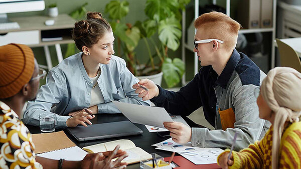 Gemeinsam Haltung zeigen: Jugendpolitische Forderungen